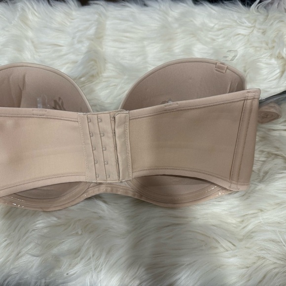 Vanity Fair Beauty Back Strapless Bra
38DD Underwire Converts 5 Ways - Picture 15 of 15